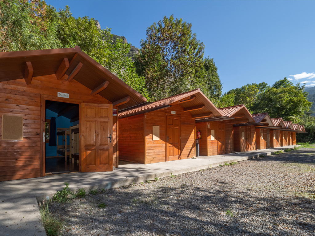 Empresa Océano Atlántico - Servicios - Campamento Saravillo Pirineos - Instalaciones Albergues Los Vives - España - Aragón - Zaragoza